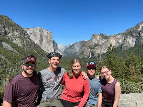 Travelling to new places with the family is always fun. Yosemite views didn't disappoint.